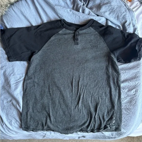 VANS YOUTH Large Gray/black Shortsleeve Tshirt NWOT Collared With Buttons - Picture 4 of 13